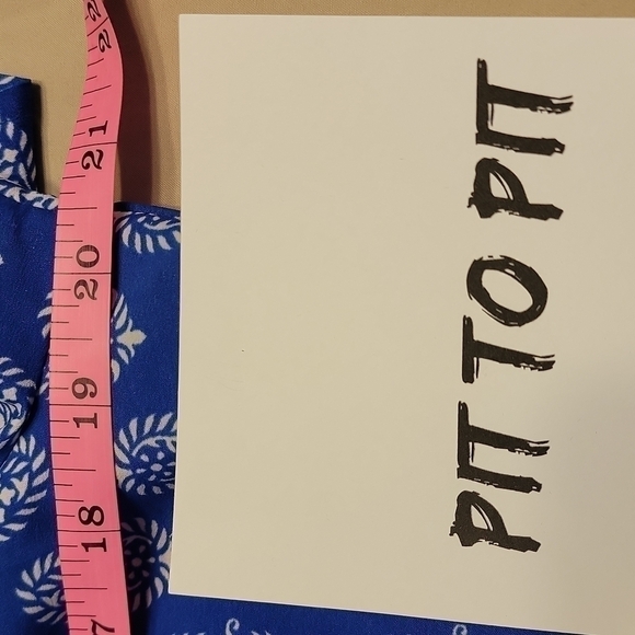 REBECCA Malone Medium V-Neck Patterned Top - Picture 7 of 8